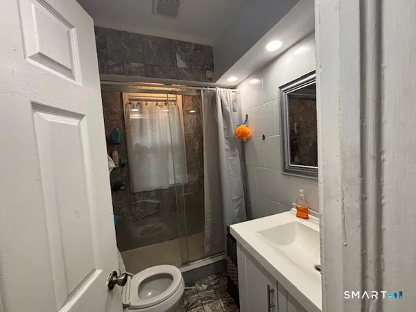 $2,450 | 758 Wood Avenue, Bridgeport, CT 06604