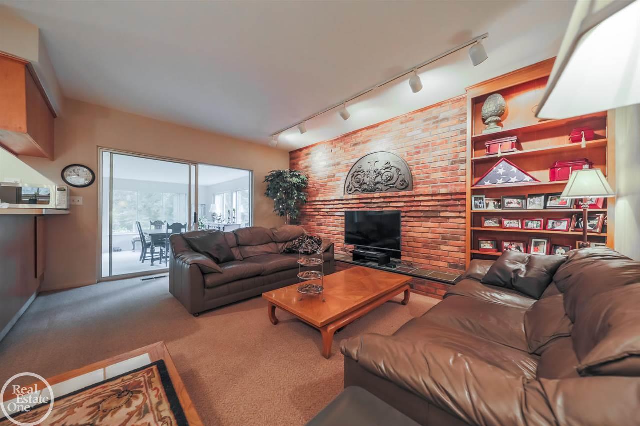 5517 Commerce Road West Bloomfield, MI 48324 - Photo 25 of 33
