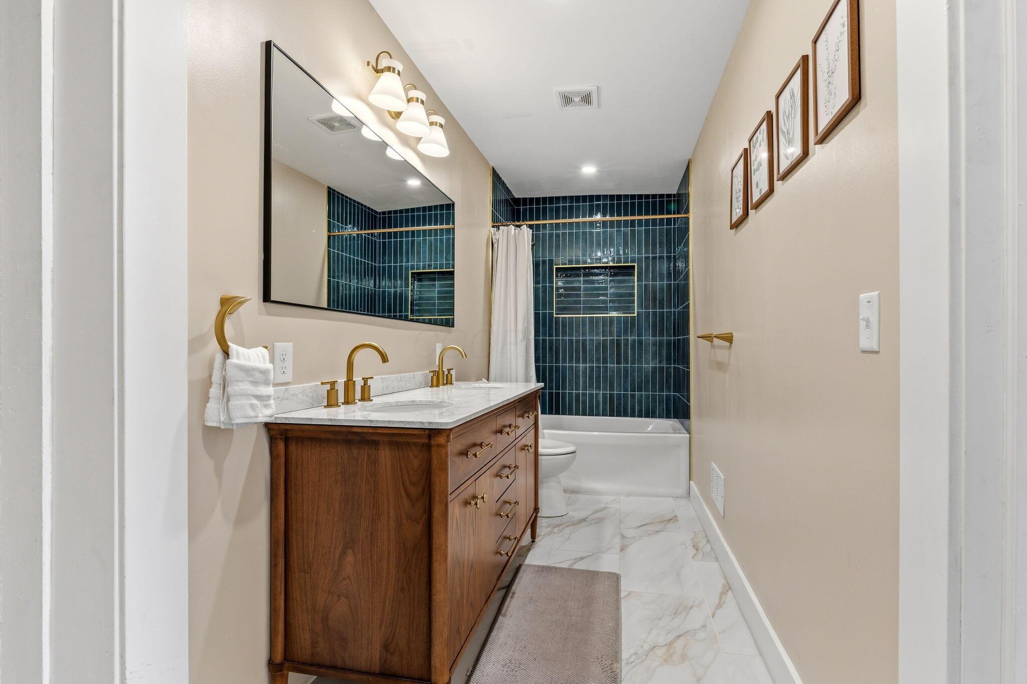 1698 Bryden Road Columbus, OH 43205 - Photo 20 of 43 Primary Bathroom