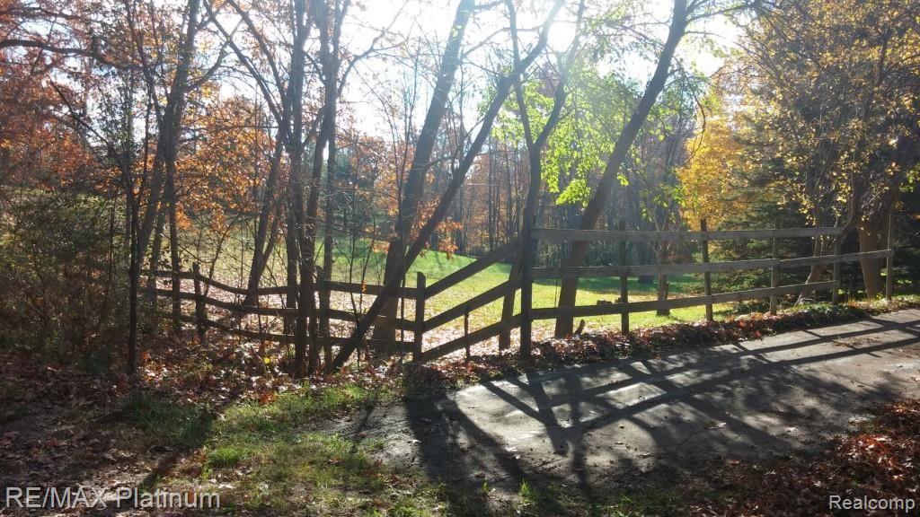 696 South Garner Road Milford, MI 48380 - Photo 4 of 15 1022141531a.jpg