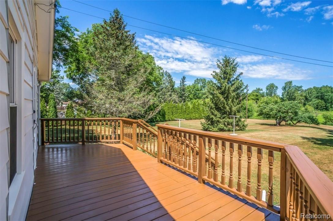 1219 Faussett Road Howell, MI 48855 - Photo 3 of 20 Spacious deck