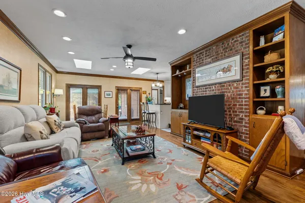 $525,000 | 205 West Hedgelawn Way, Southern Pines, NC 28387