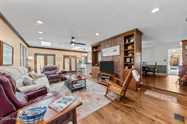 $525,000 | 205 West Hedgelawn Way, Southern Pines, NC 28387