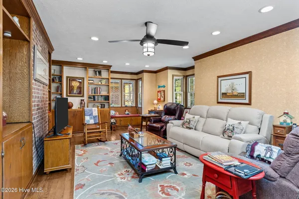 $525,000 | 205 West Hedgelawn Way, Southern Pines, NC 28387
