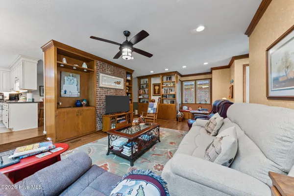 $525,000 | 205 West Hedgelawn Way, Southern Pines, NC 28387