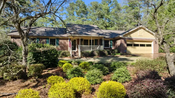$525,000 | 205 West Hedgelawn Way, Southern Pines, NC 28387