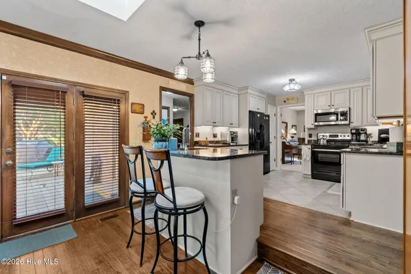 $525,000 | 205 West Hedgelawn Way, Southern Pines, NC 28387