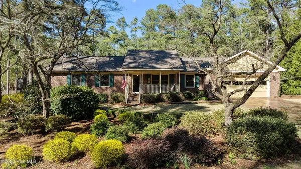 $525,000 | 205 West Hedgelawn Way, Southern Pines, NC 28387