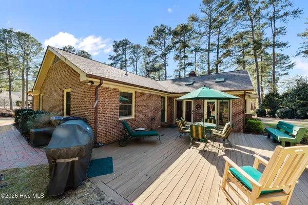 $525,000 | 205 West Hedgelawn Way, Southern Pines, NC 28387