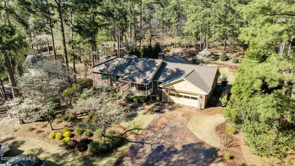 $525,000 | 205 West Hedgelawn Way, Southern Pines, NC 28387