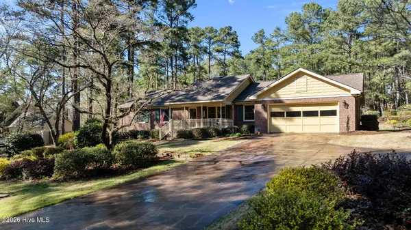 $525,000 | 205 West Hedgelawn Way, Southern Pines, NC 28387