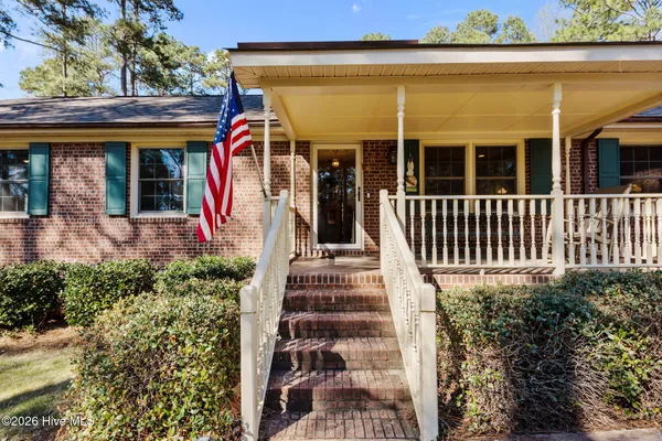 $525,000 | 205 West Hedgelawn Way, Southern Pines, NC 28387
