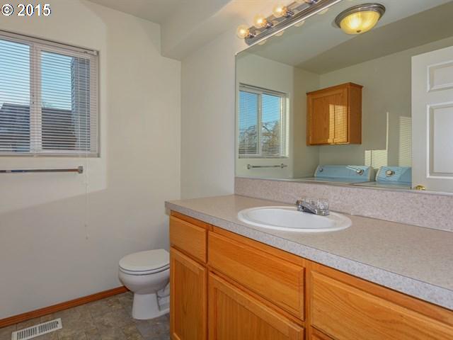 5238 Southeast Rural Street Portland, OR 97206 - Photo 7 of 15 Gallery Image 7
