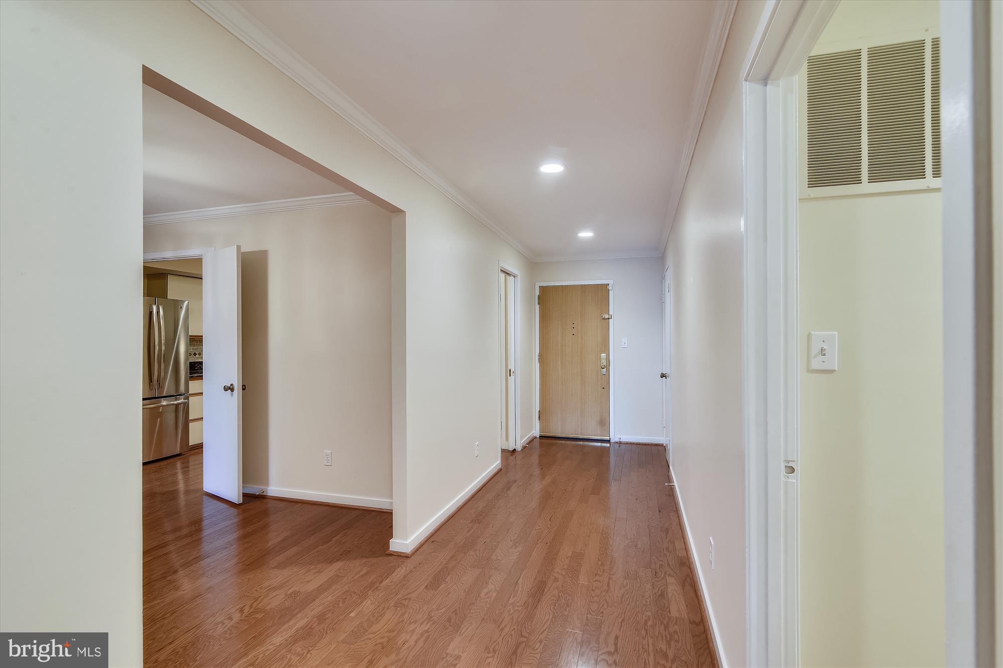 11500 Fairway Drive, Unit 102 Reston, VA 20190 - Photo 7 of 38 Entry foyer