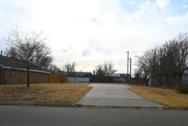 $275,000 | 606 South Railroad Avenue, Fritch, TX 79036