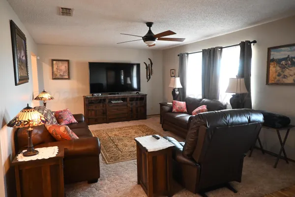 $275,000 | 606 South Railroad Avenue, Fritch, TX 79036