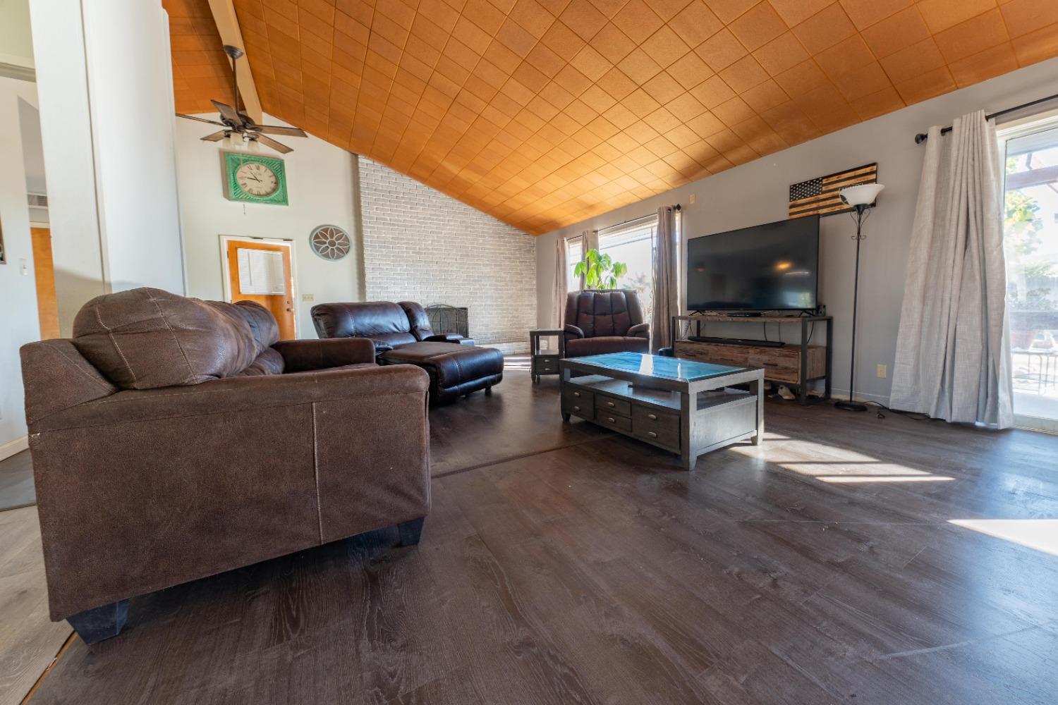 155 Elm Avenue Reedley, CA 93654 - Photo 12 of 34 Gallery Image 12