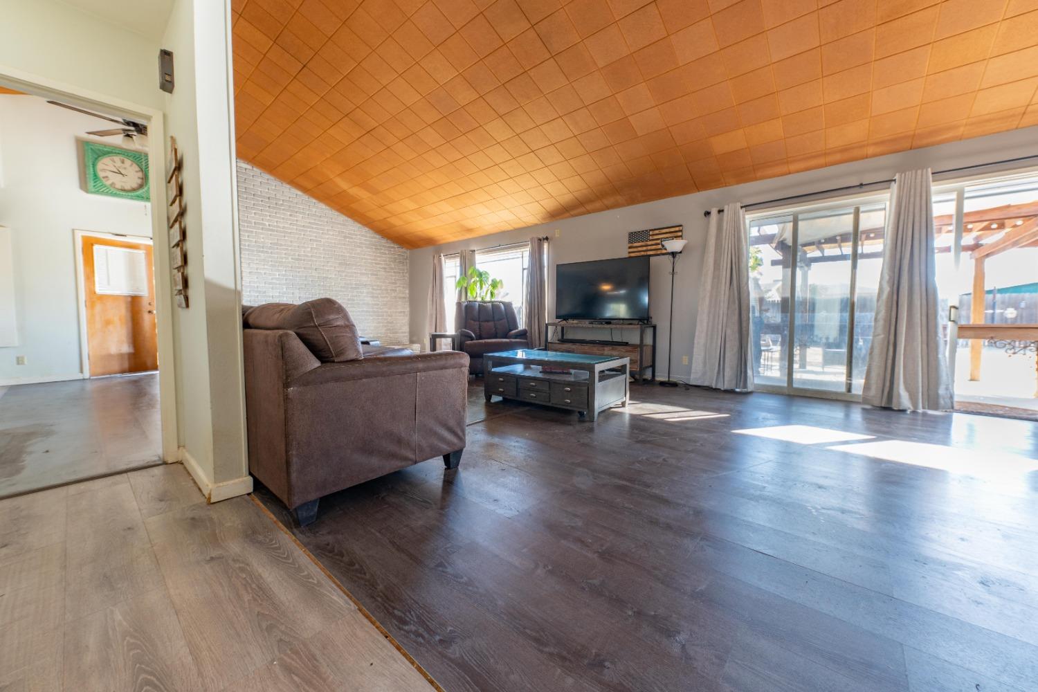 155 Elm Avenue Reedley, CA 93654 - Photo 13 of 34 Gallery Image 13
