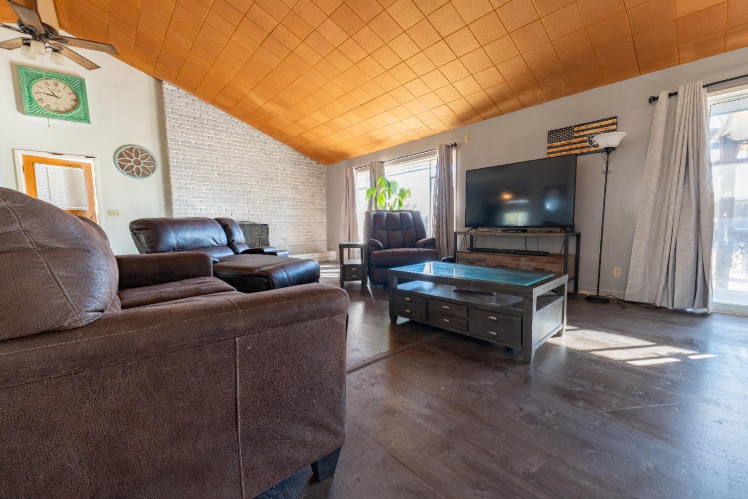155 Elm Avenue Reedley, CA 93654 - Photo 14 of 34 Gallery Image 14