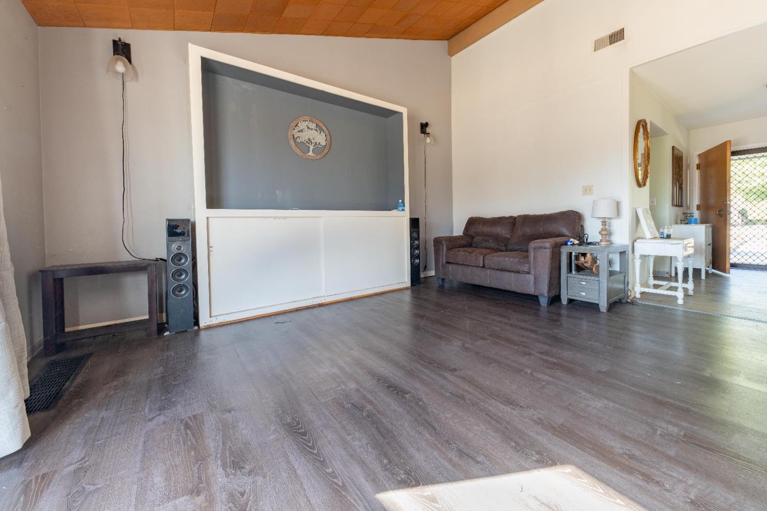 155 Elm Avenue Reedley, CA 93654 - Photo 15 of 34 Gallery Image 15