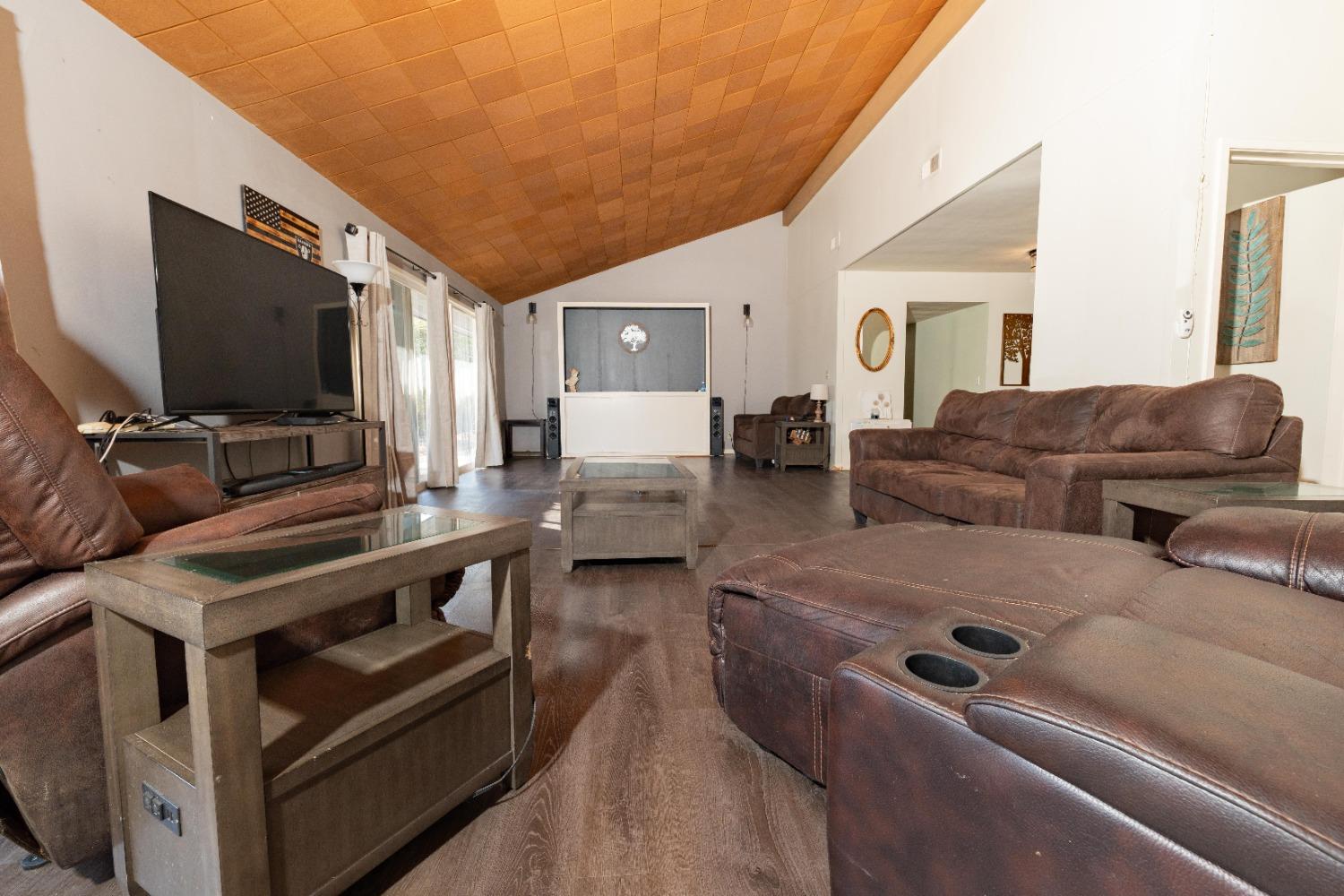 155 Elm Avenue Reedley, CA 93654 - Photo 9 of 34 Gallery Image 9