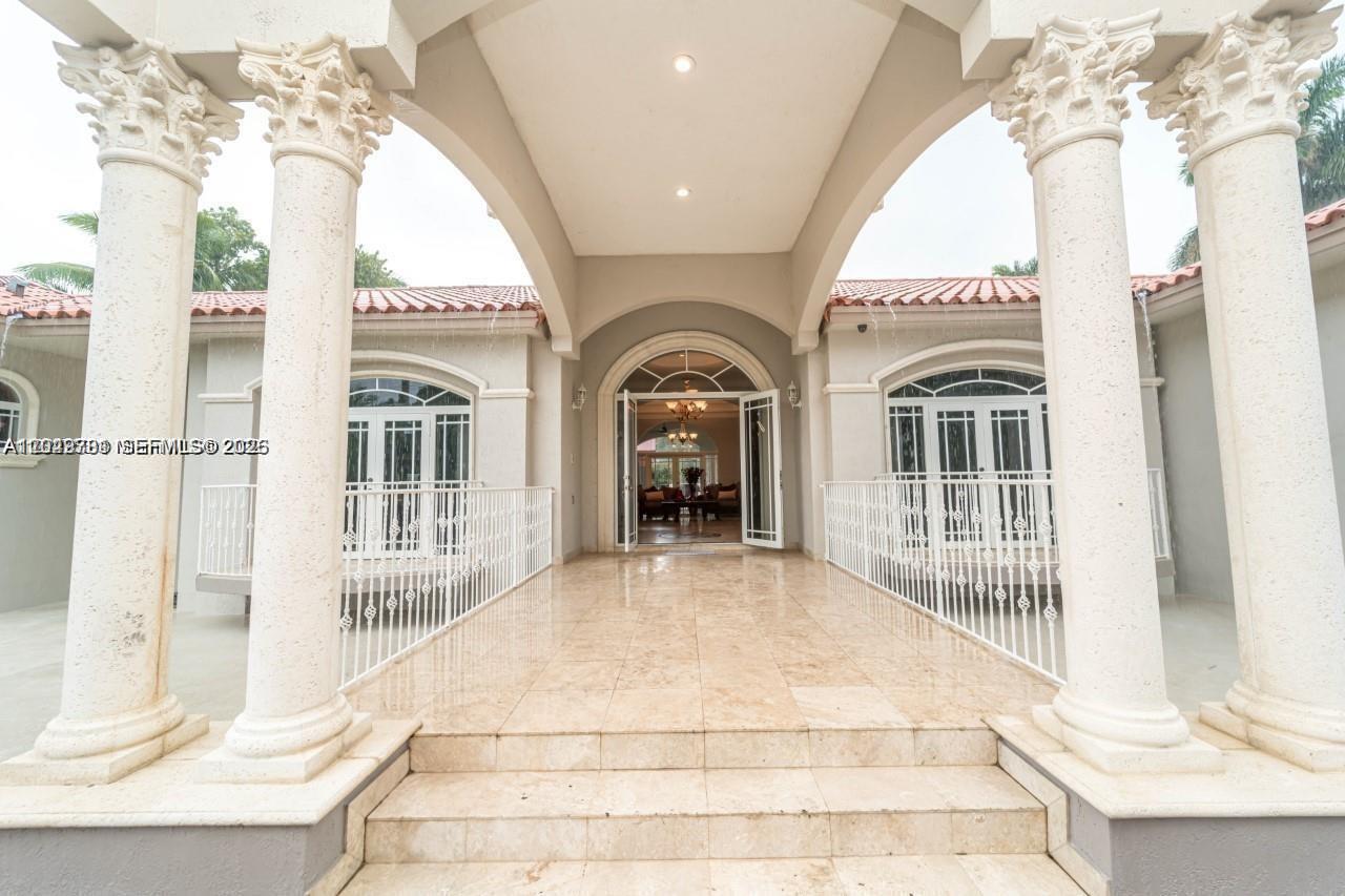 18390 Southwest 200th Street Miami, FL 33187 - Photo 4 of 7