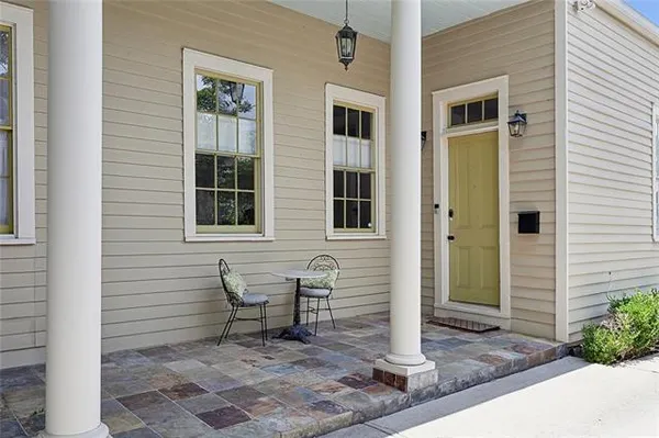 $1,950 | 6222 Laurel Street, Unit 1, New Orleans, LA 70118
