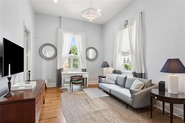 $1,950 | 6222 Laurel Street, Unit 1, New Orleans, LA 70118