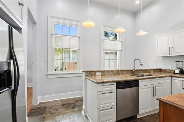 $1,950 | 6222 Laurel Street, Unit 1, New Orleans, LA 70118