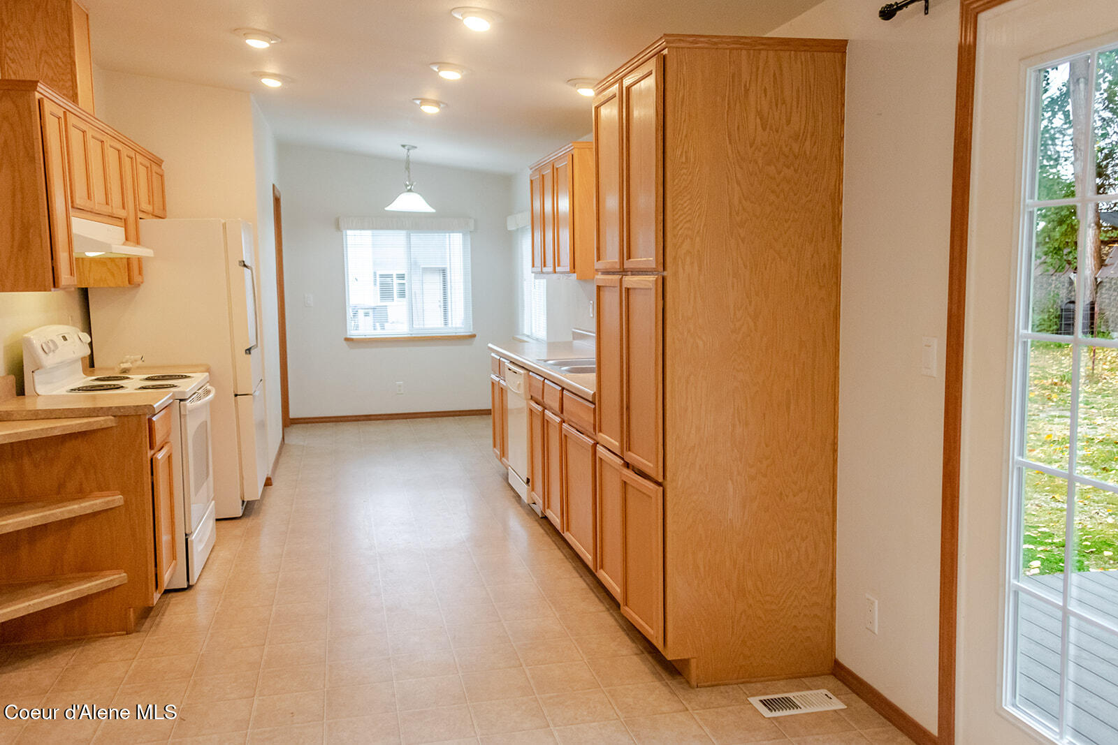 10671 North Idaho Road Post Falls, ID 83854 - Photo 12 of 89 12