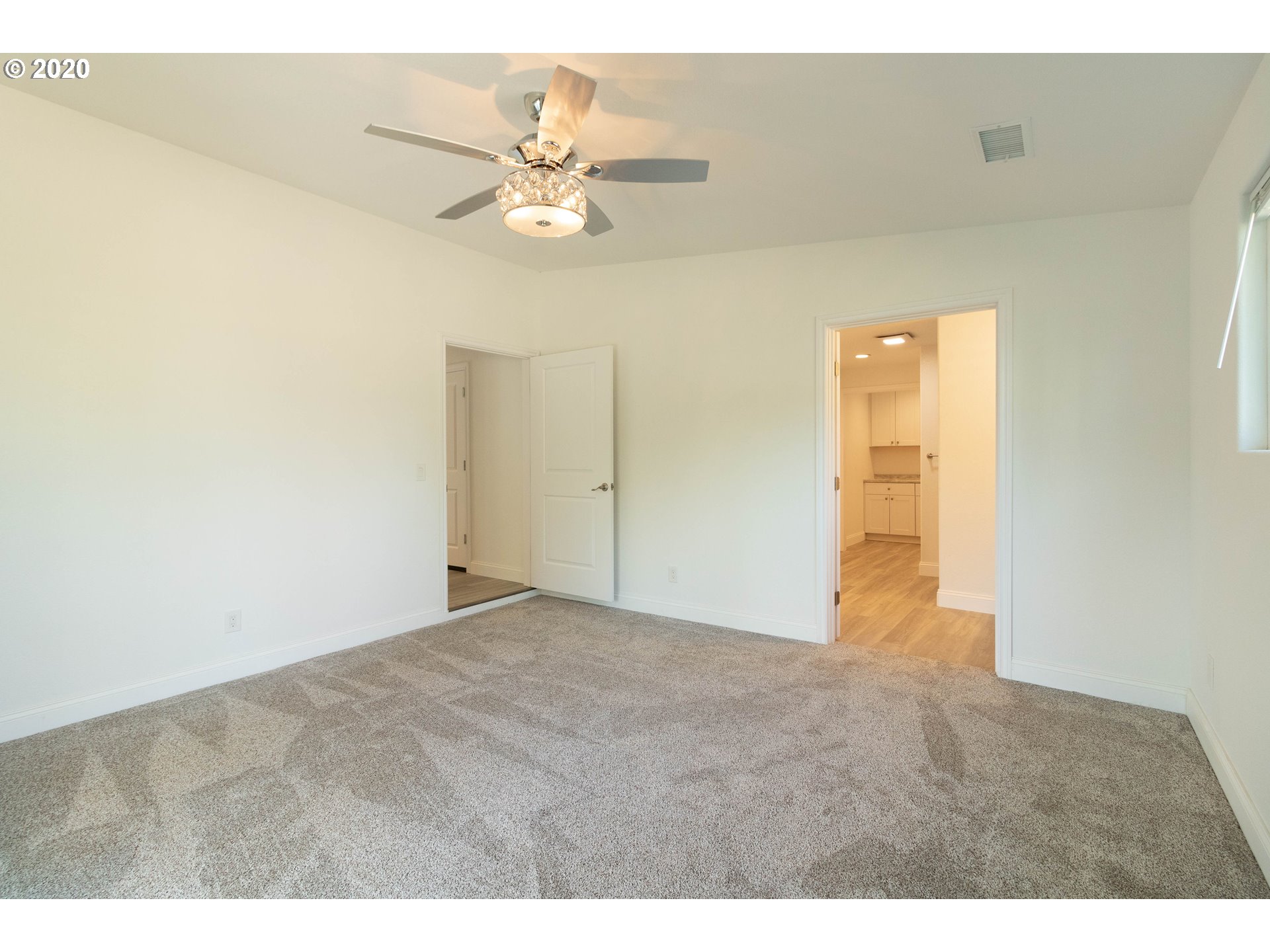 3373 Melrose Road Roseburg, OR 97471 - Photo 14 of 32 a view of an empty room