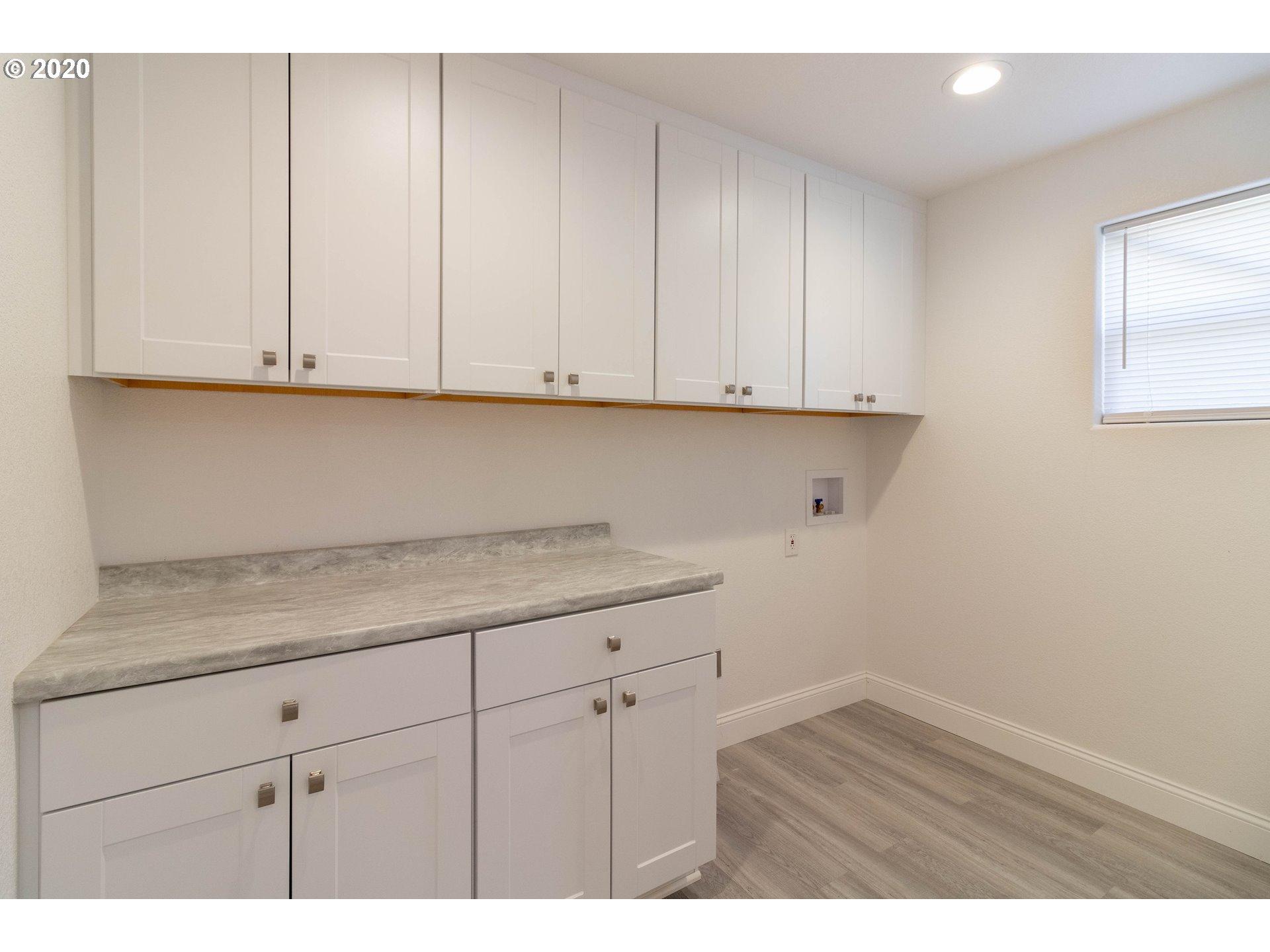 3373 Melrose Road Roseburg, OR 97471 - Photo 22 of 32 a view of cabinets with wooden floor
