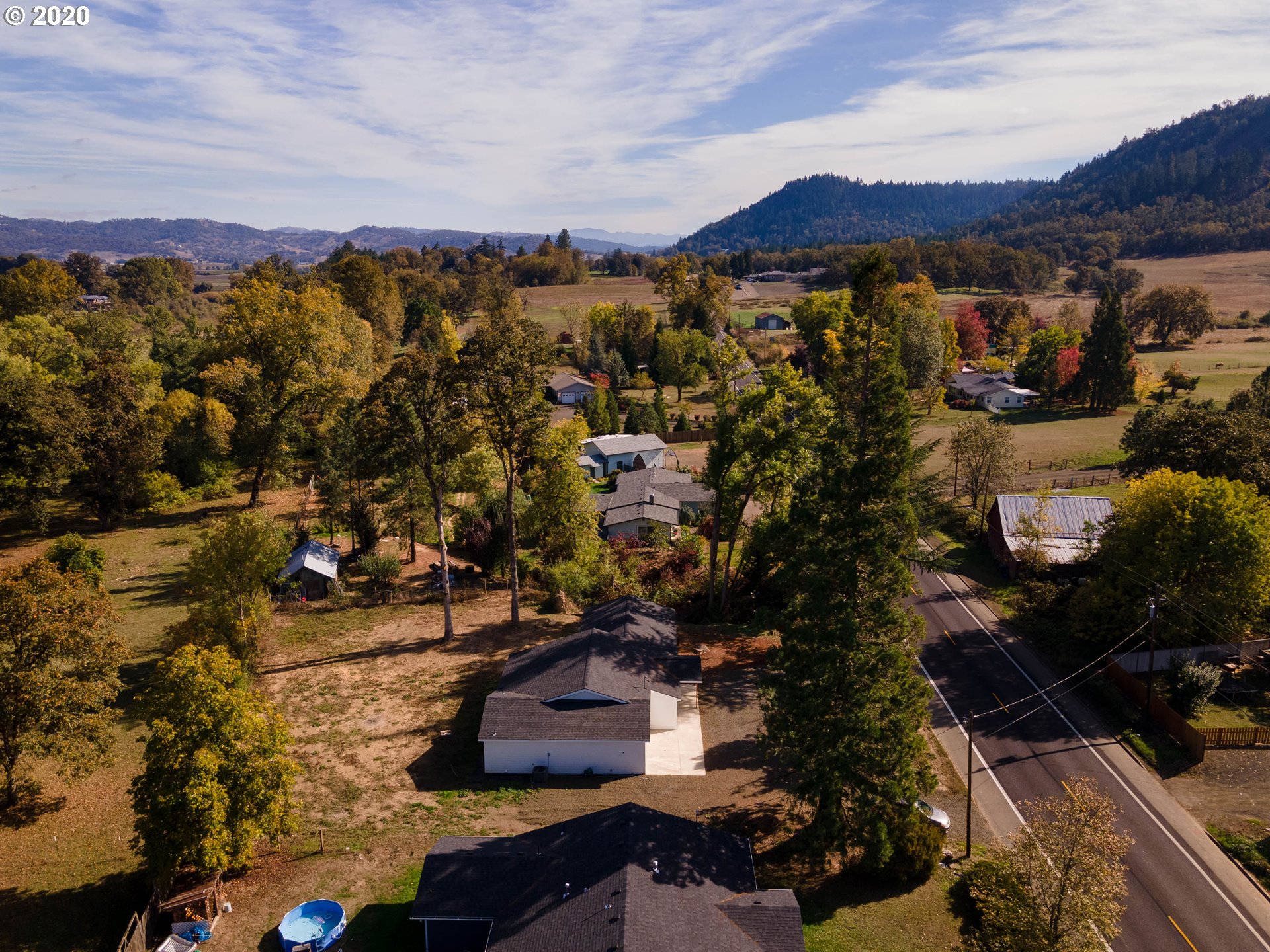 3373 Melrose Road Roseburg, OR 97471 - Photo 30 of 32 a view of city and mountain