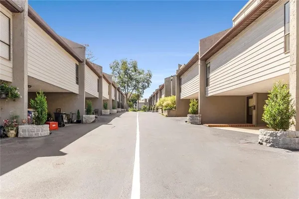 $2,975 | 510 East Ponce De Leon Avenue, Unit J, Decatur, GA 30030