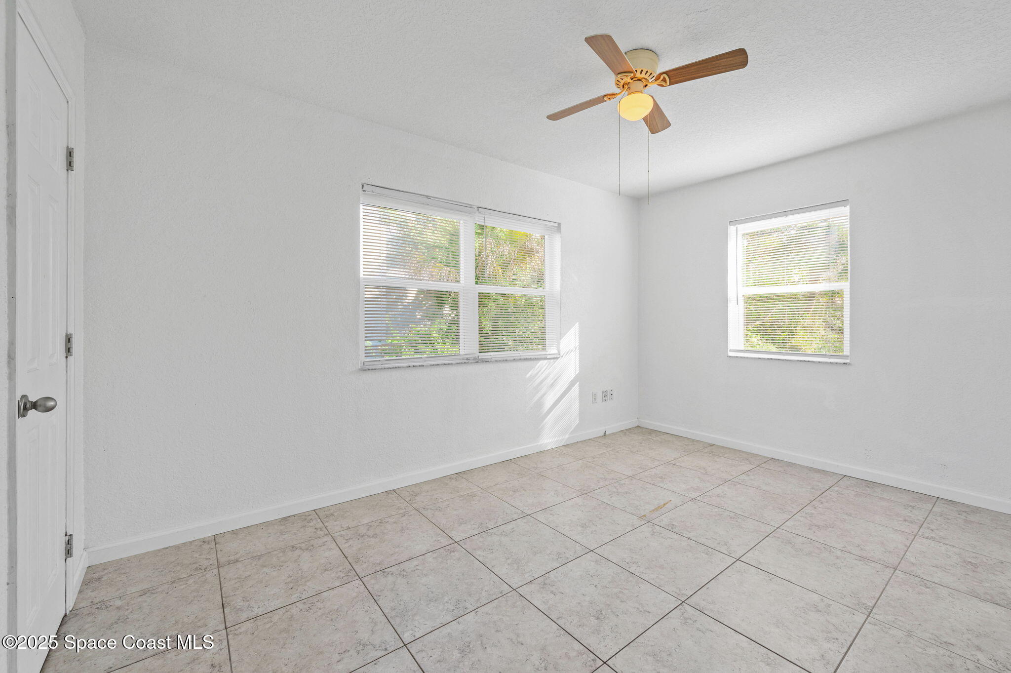 907 Espanola Way Melbourne, FL 32901 - Photo 31 of 31 a view of an empty room with a window