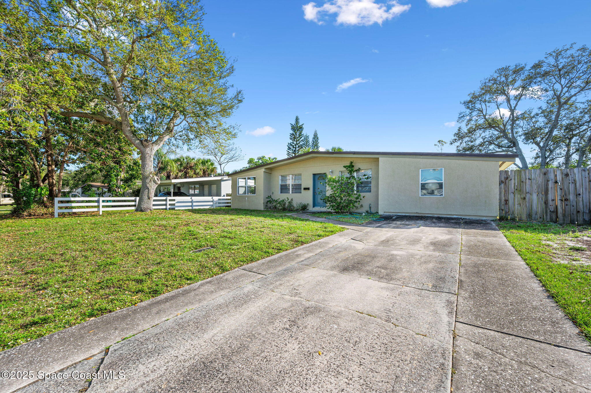 907 Espanola Way Melbourne, FL 32901 - Photo 4 of 31 a view of a house with a yard