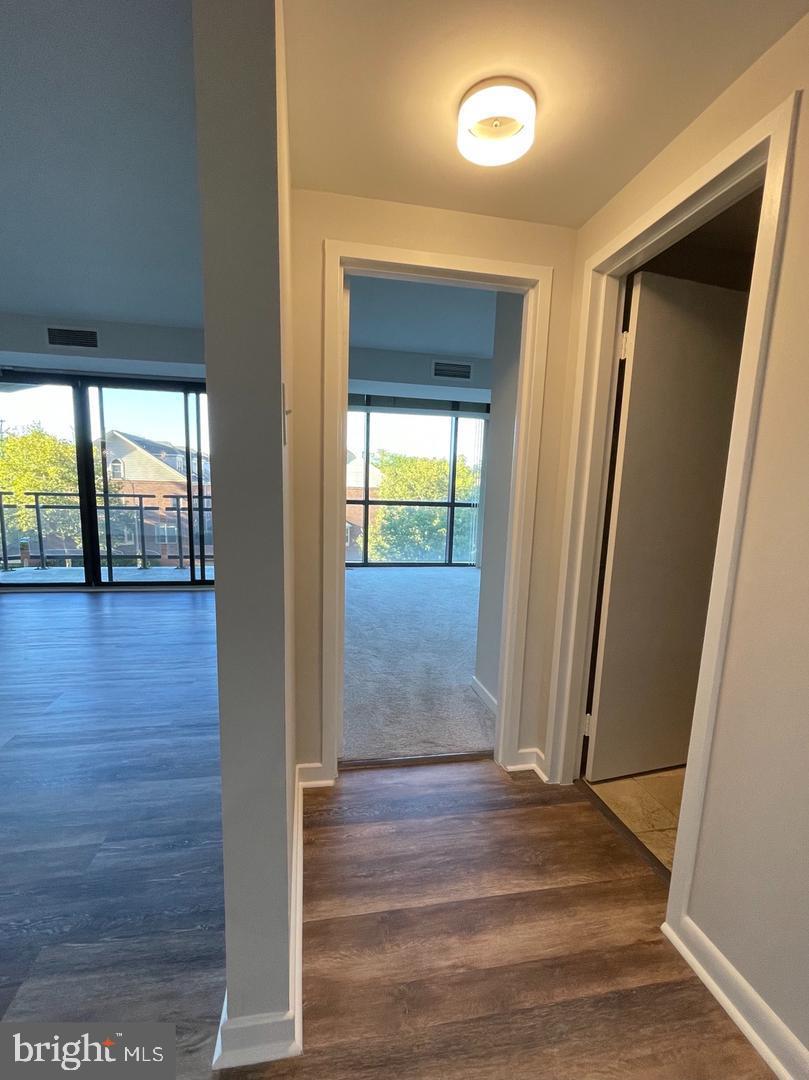 1530 Key Boulevard, Unit 326 Arlington, VA 22209 - Photo 16 of 47 en view interior of the house and window