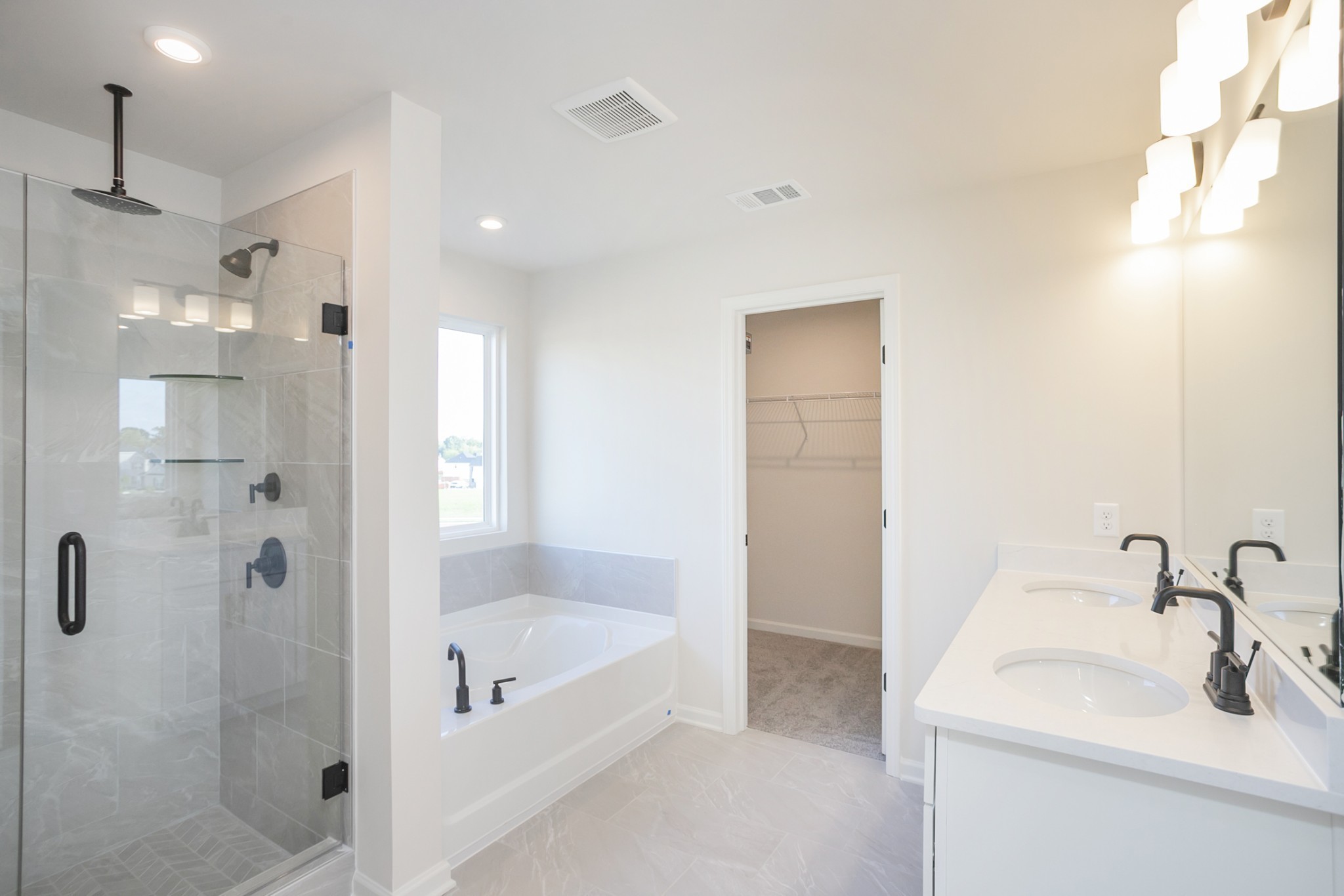 940 Pleasant Ridge Run Mount Juliet, TN 37122 - Photo 24 of 32 a bathroom with a bathtub and a sink