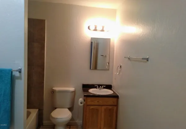 $949 | 2133 West Adams Street, Unit 3, Phoenix, AZ 85009