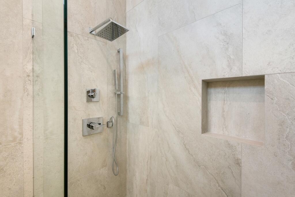 6689 Torres Avenue Joshua Tree, CA 92252 - Photo 26 of 48 a bathroom with a shower