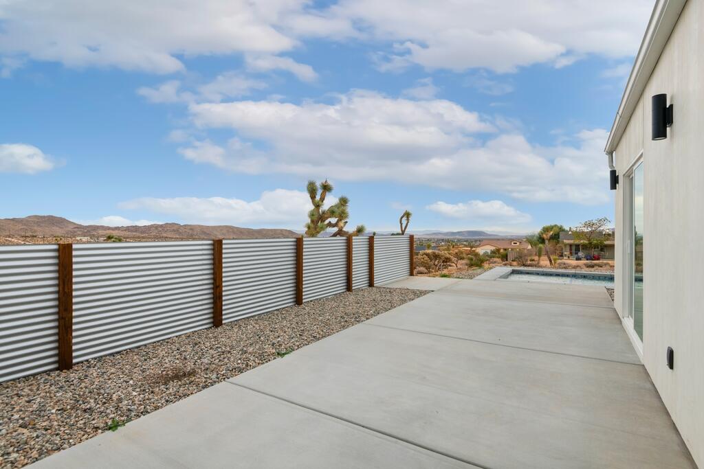 6689 Torres Avenue Joshua Tree, CA 92252 - Photo 35 of 48 a view of terrace
