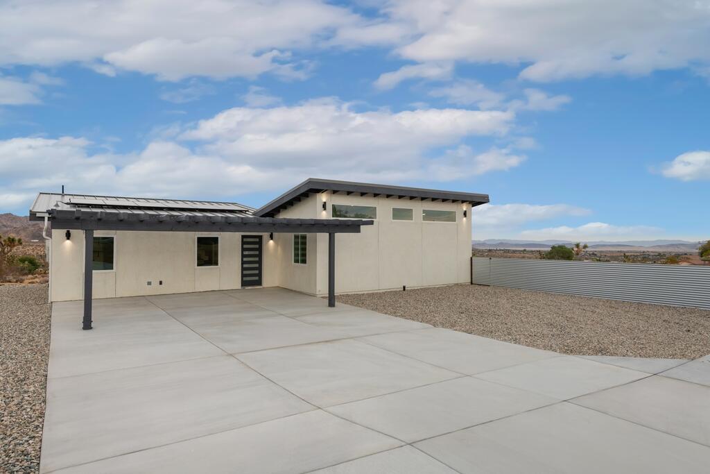 6689 Torres Avenue Joshua Tree, CA 92252 - Photo 5 of 48 a view of house and outdoor space