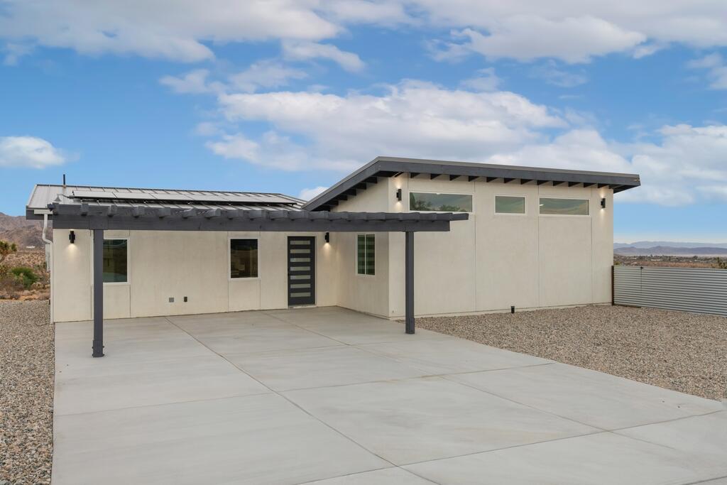 6689 Torres Avenue Joshua Tree, CA 92252 - Photo 6 of 48 front view of a house with a white house