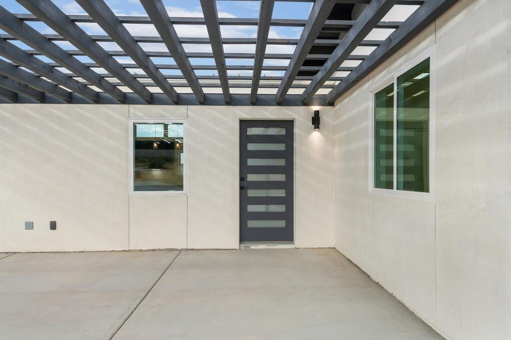 6689 Torres Avenue Joshua Tree, CA 92252 - Photo 7 of 48 a view of an empty room with a window