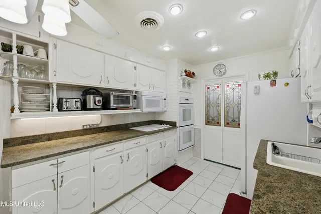 $356,000 | 206 Plantation Drive, Vicksburg, MS 39183