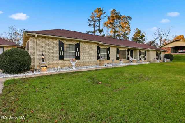$356,000 | 206 Plantation Drive, Vicksburg, MS 39183