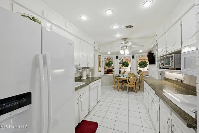 $356,000 | 206 Plantation Drive, Vicksburg, MS 39183