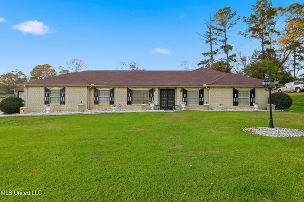 $346,000 | 206 Plantation Drive, Vicksburg, MS 39183