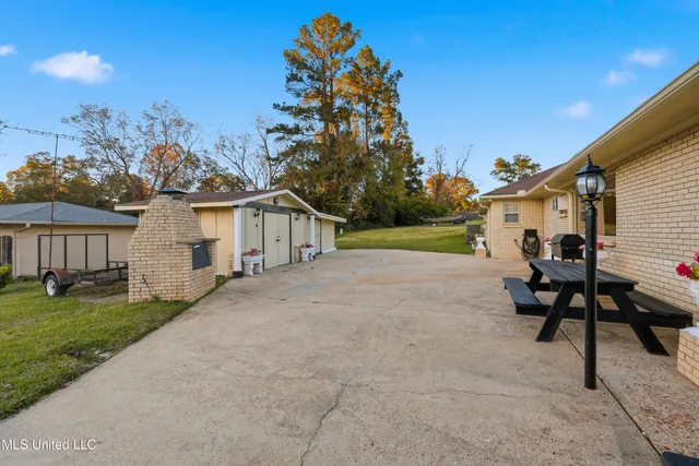 $356,000 | 206 Plantation Drive, Vicksburg, MS 39183