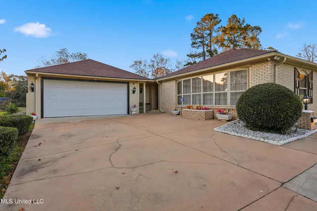 $356,000 | 206 Plantation Drive, Vicksburg, MS 39183